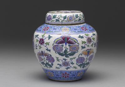 图片[2]-Copper lidded jar with flowers and butterflies decoration in painted enamels on a white glaze ground, Yongzheng reign (1723-1735), Qing dynasty-China Archive